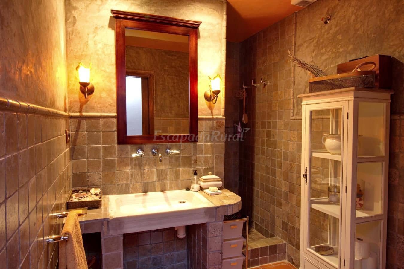 4 soveværelse Finca/Landehus til salg i El Catllar med swimmingpool garage - € 1.050.000 (Ref: 7563450)