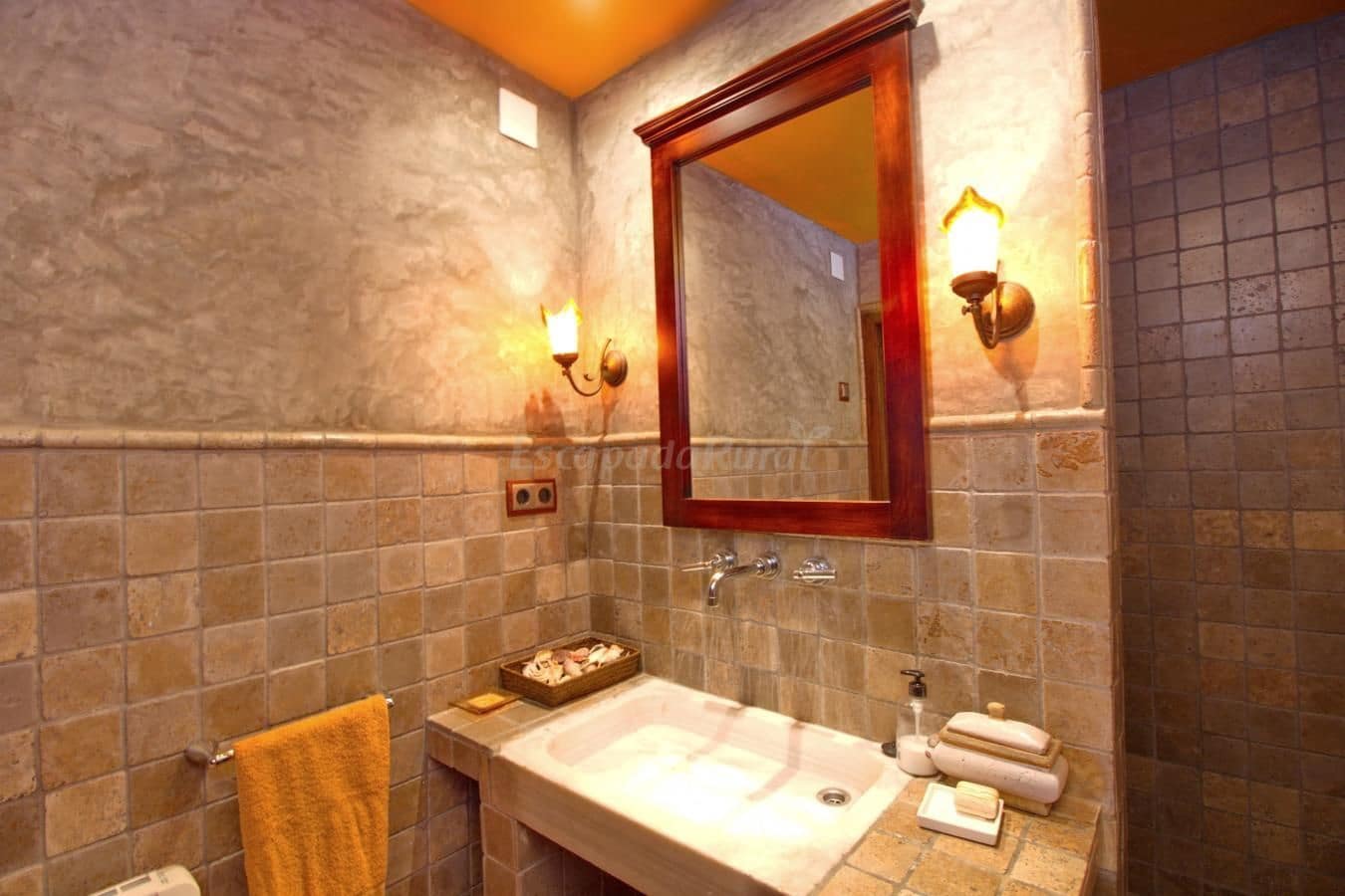 4 soveværelse Finca/Landehus til salg i El Catllar med swimmingpool garage - € 1.050.000 (Ref: 7563450)