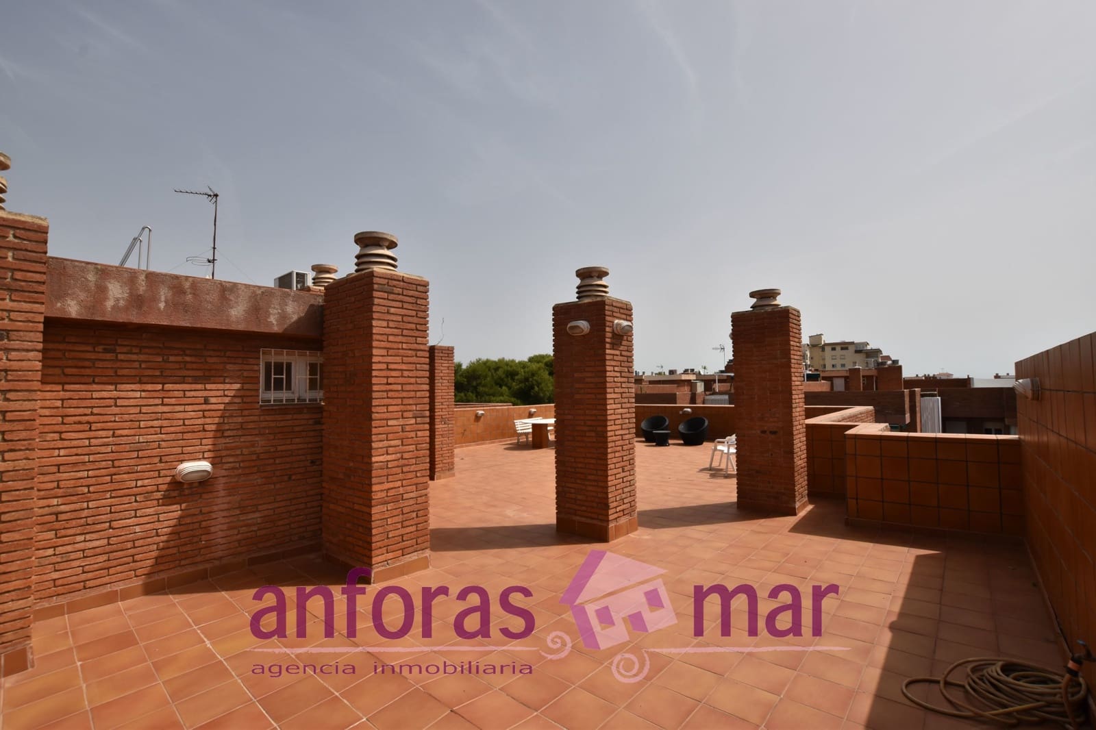 6 sypialnia Penthouse na sprzedaż w Torredembarra z basenem garażem - 900 000 € (Ref: 8436448)