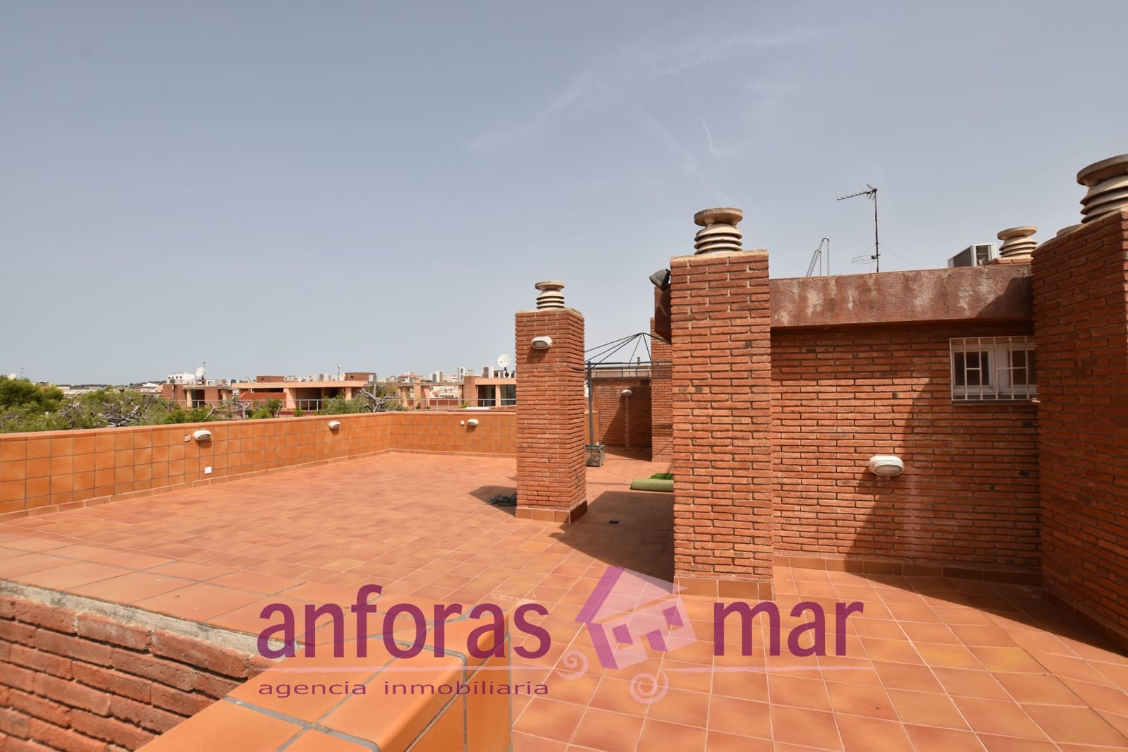 6 sypialnia Penthouse na sprzedaż w Torredembarra z basenem garażem - 900 000 € (Ref: 8436448)