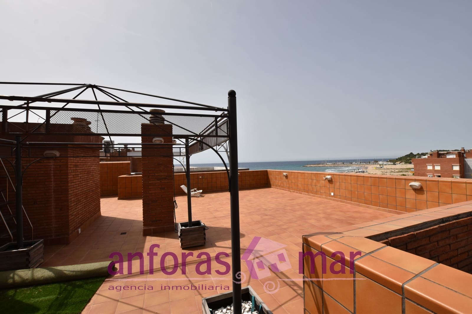 6 sypialnia Penthouse na sprzedaż w Torredembarra z basenem garażem - 900 000 € (Ref: 8436448)