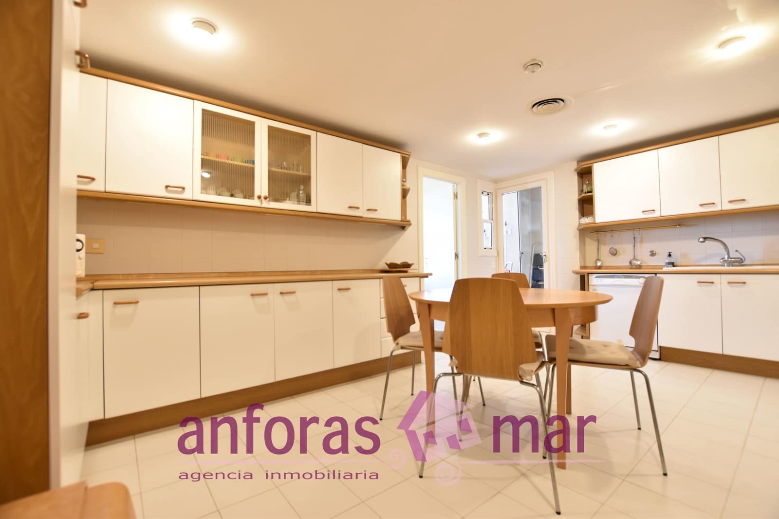 6 sypialnia Penthouse na sprzedaż w Torredembarra z basenem garażem - 900 000 € (Ref: 8436448)