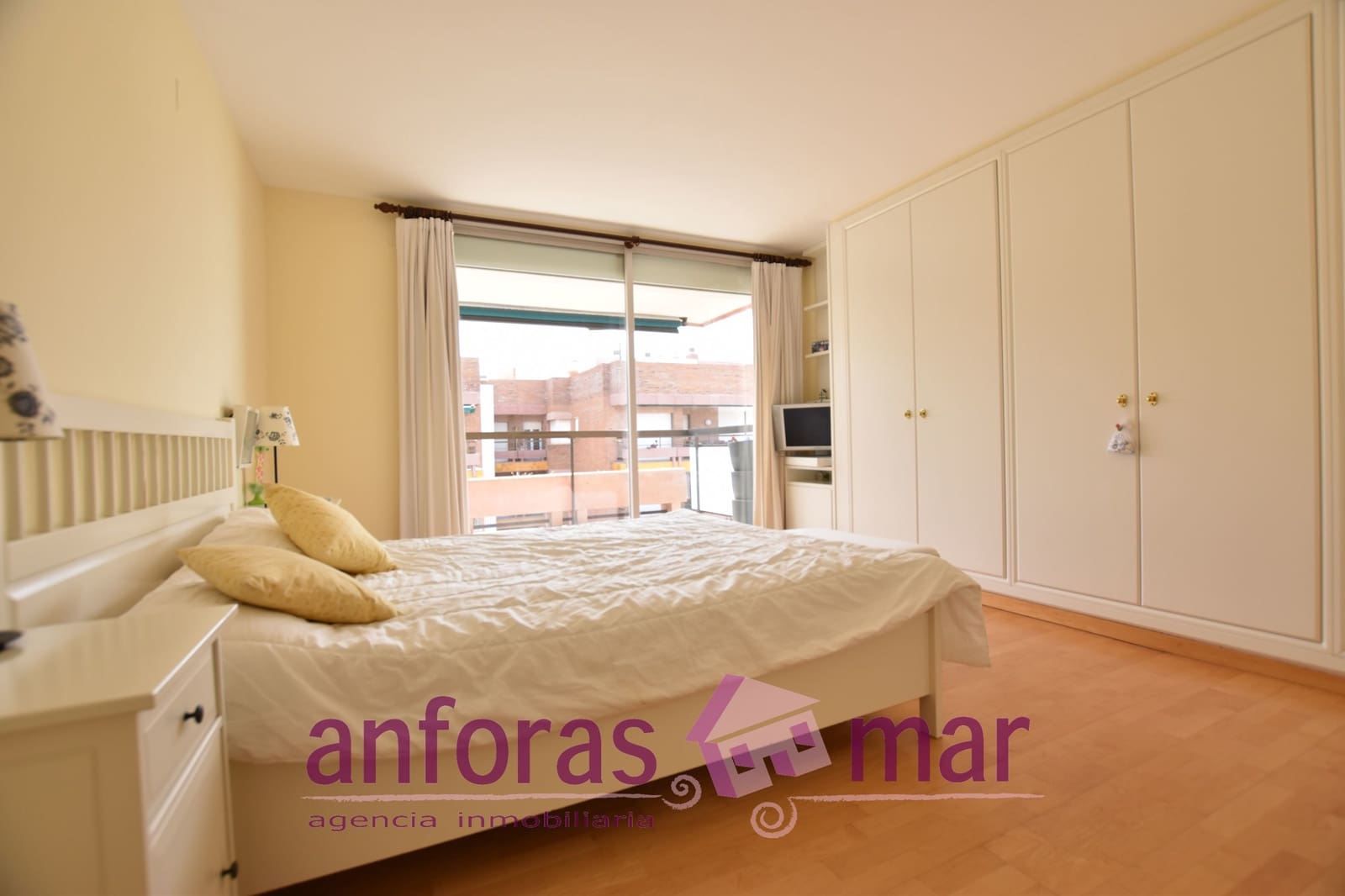 6 sypialnia Penthouse na sprzedaż w Torredembarra z basenem garażem - 900 000 € (Ref: 8436448)