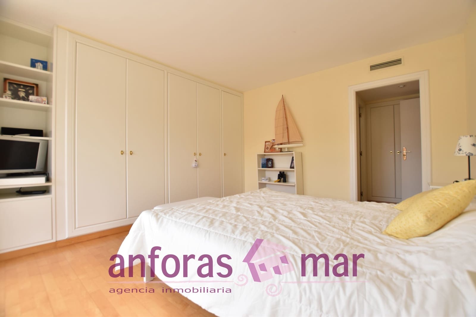 6 sypialnia Penthouse na sprzedaż w Torredembarra z basenem garażem - 900 000 € (Ref: 8436448)