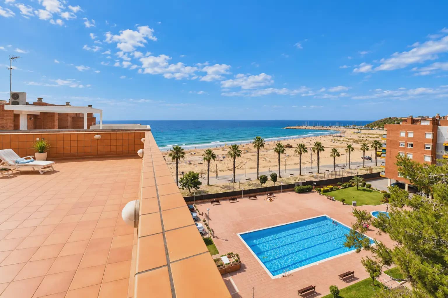 6 quarto Penthouse para venda em Torredembarra com piscina garagem - 900 000 € (Ref: 8436448)