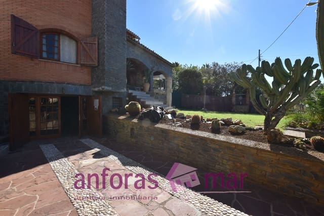 5 bedroom Townhouse for sale in Roda de Barà with garage - € 410,000 (Ref: 8573643)