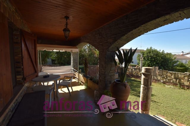 5 bedroom Townhouse for sale in Roda de Barà with garage - € 410,000 (Ref: 8573643)