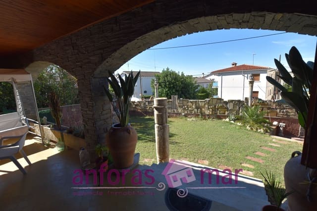 5 bedroom Townhouse for sale in Roda de Barà with garage - € 410,000 (Ref: 8573643)