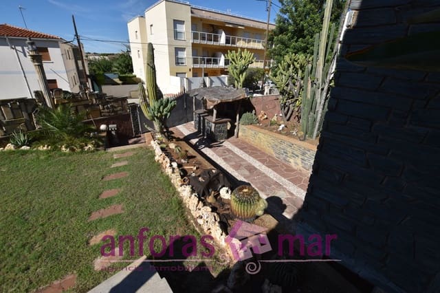 5 bedroom Townhouse for sale in Roda de Barà with garage - € 410,000 (Ref: 8573643)