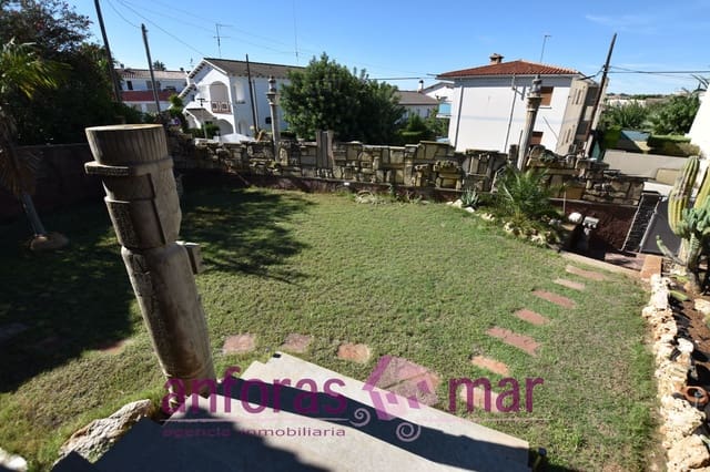 5 bedroom Townhouse for sale in Roda de Barà with garage - € 410,000 (Ref: 8573643)