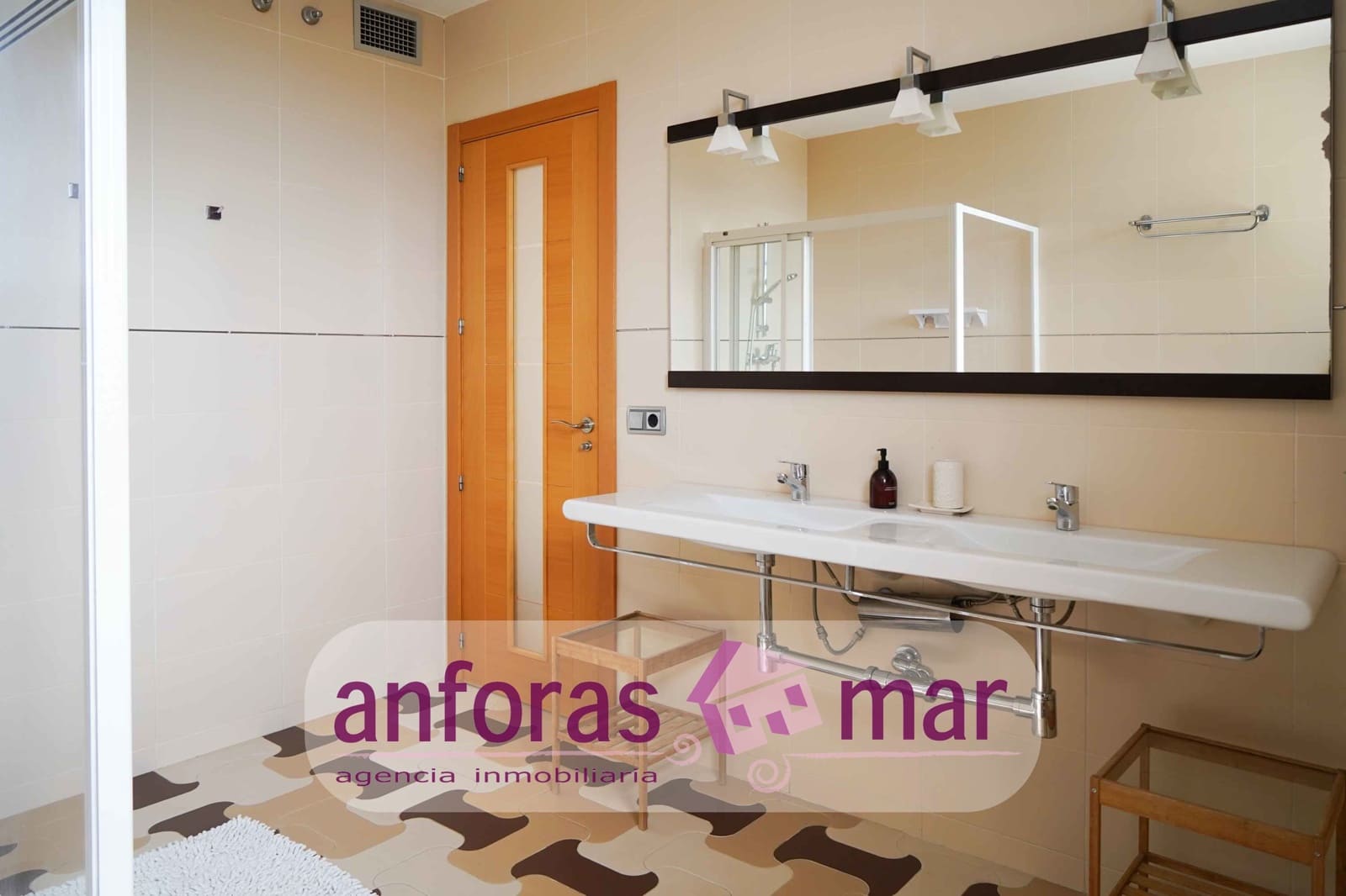 5 bedroom Villa for sale in Tarragona city with pool garage - € 650,000 (Ref: 8580954)
