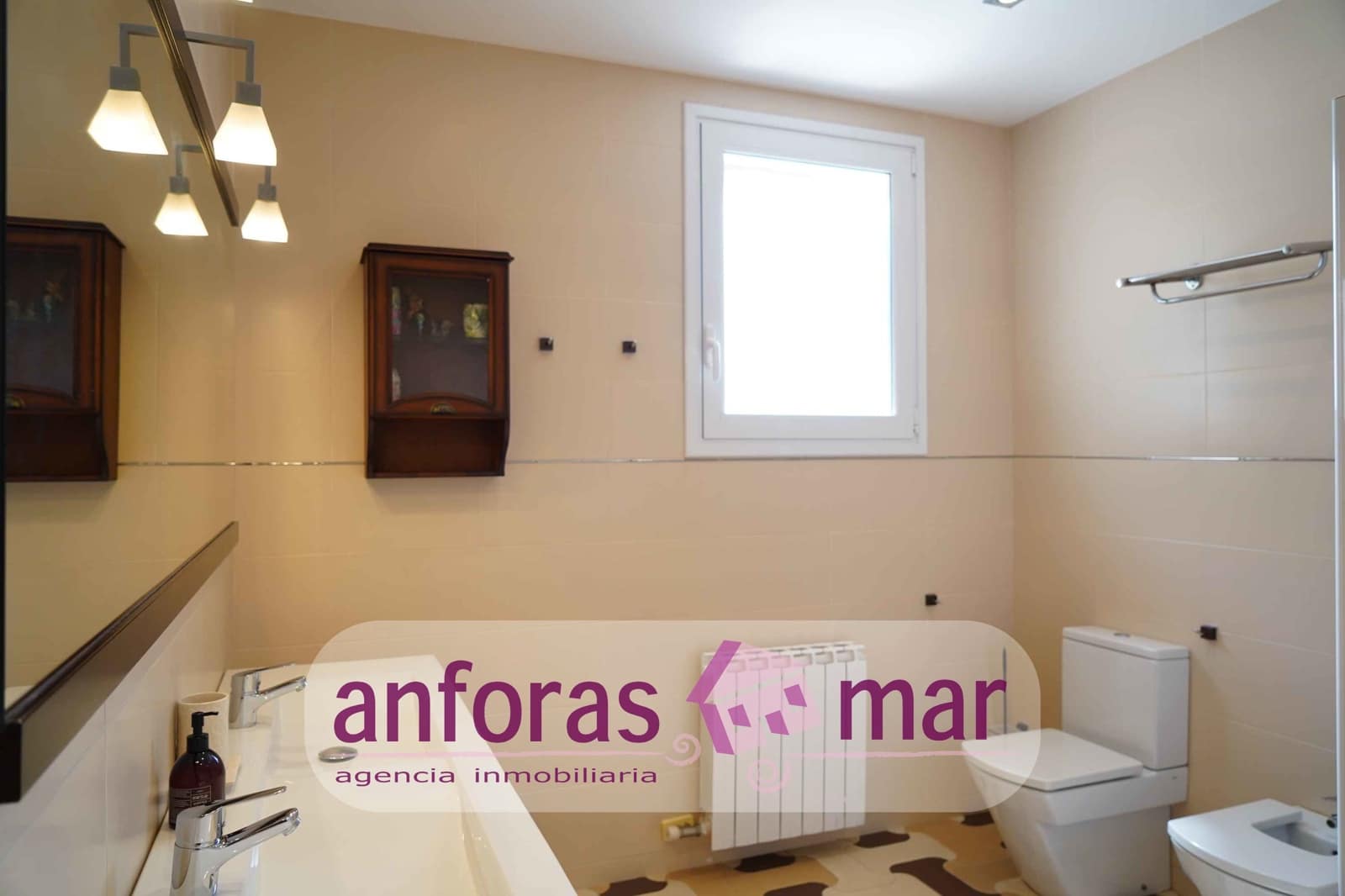 5 bedroom Villa for sale in Tarragona city with pool garage - € 650,000 (Ref: 8580954)