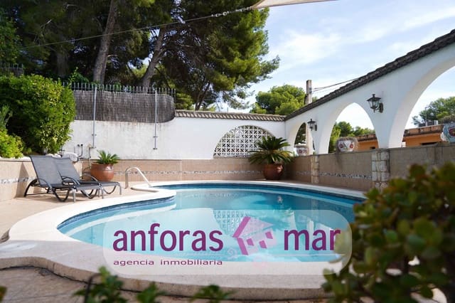 5 bedroom Villa for sale in Tarragona city with pool garage - € 650,000 (Ref: 8580954)