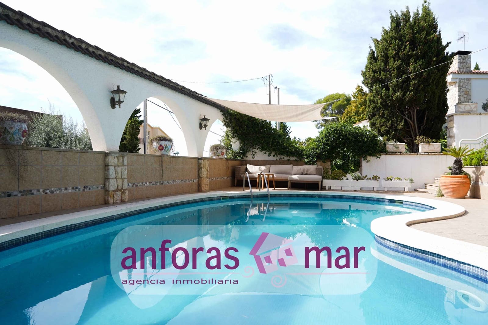 5 bedroom Villa for sale in Tarragona city with pool garage - € 650,000 (Ref: 8580954)