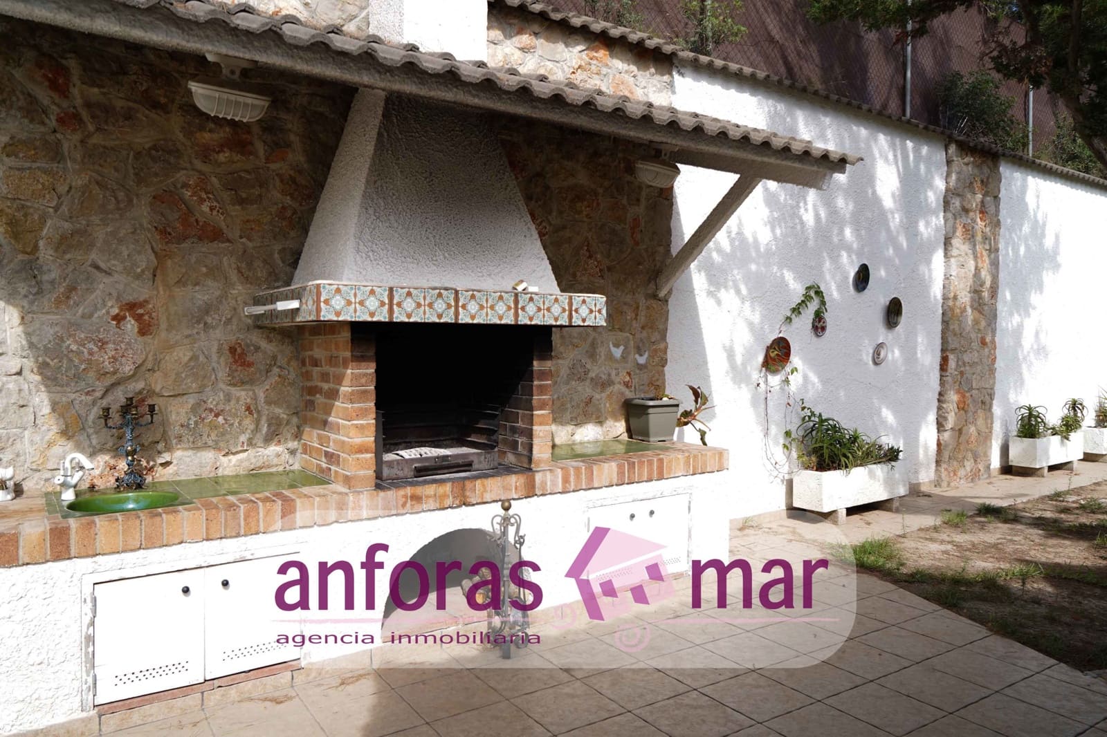 5 bedroom Villa for sale in Tarragona city with pool garage - € 650,000 (Ref: 8580954)