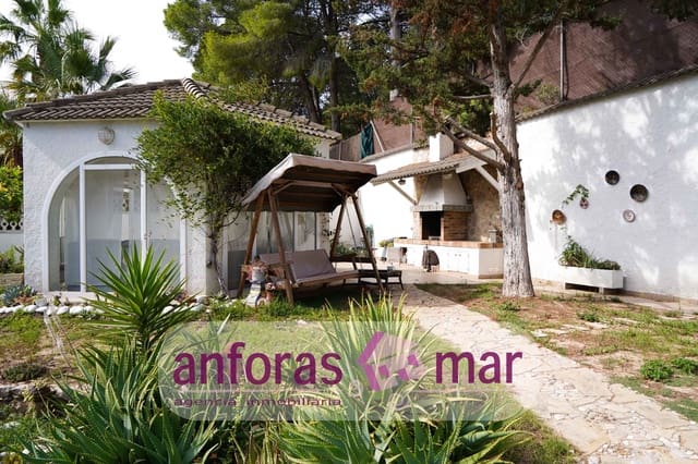 5 bedroom Villa for sale in Tarragona city with pool garage - € 650,000 (Ref: 8580954)
