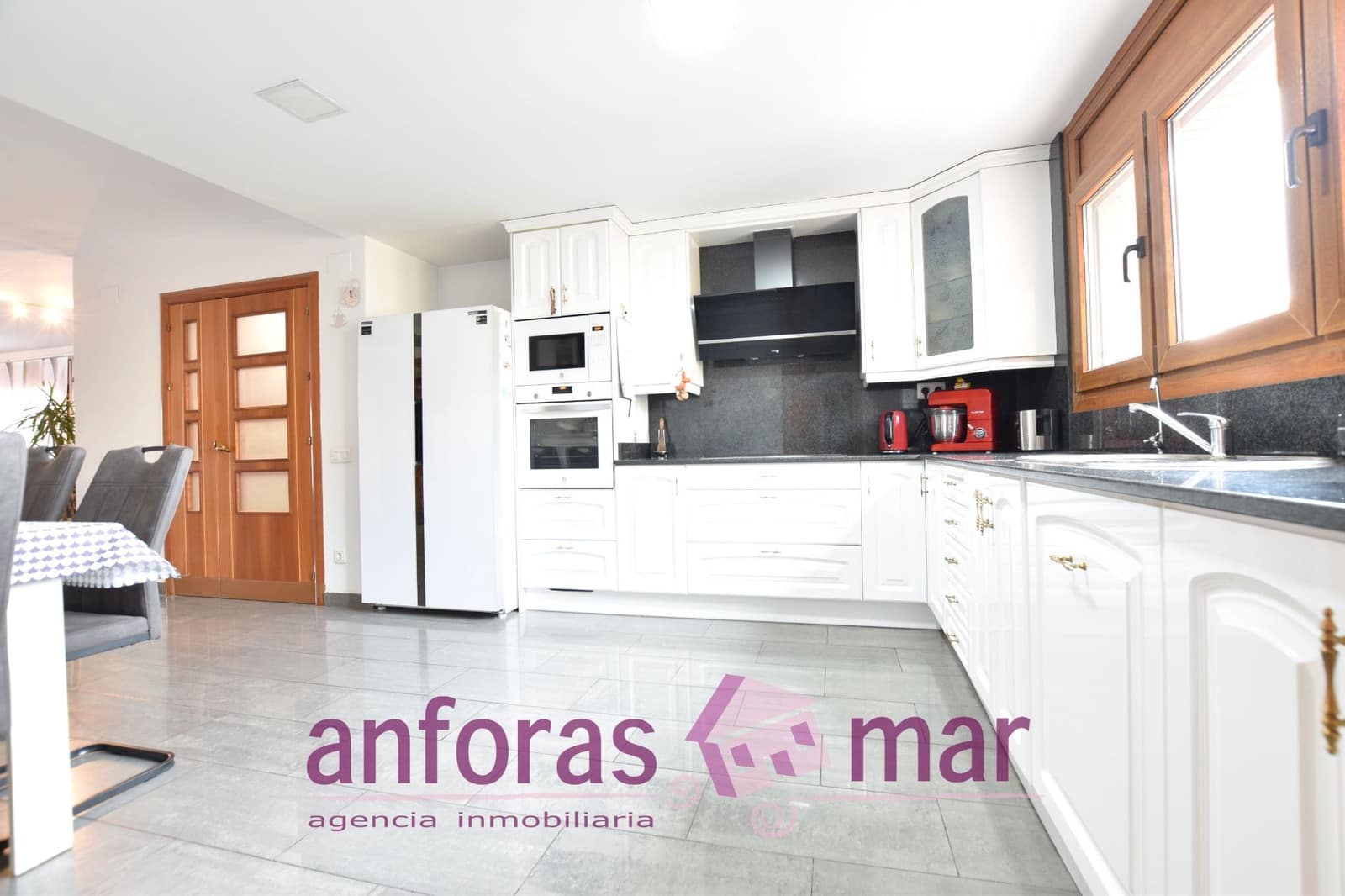 4 sypialnia Willa na sprzedaż w Torredembarra z basenem garażem - 750 000 € (Ref: 8873855)