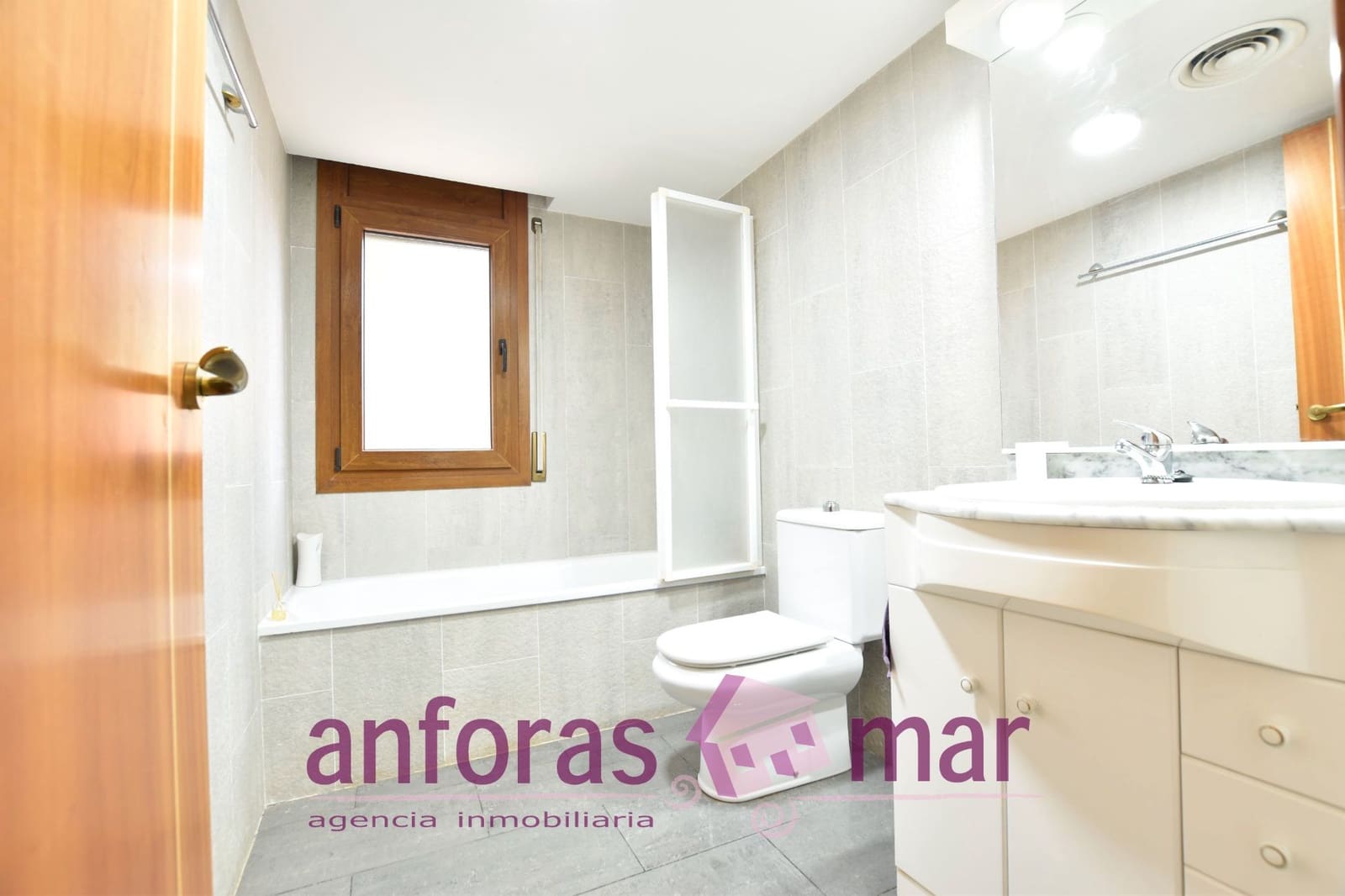 4 sypialnia Willa na sprzedaż w Torredembarra z basenem garażem - 750 000 € (Ref: 8873855)