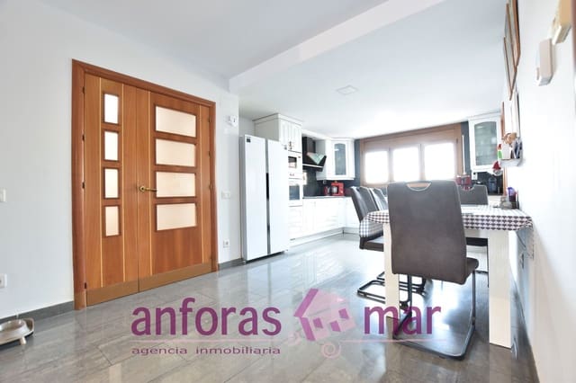 4 soverom Villa til salgs i Torredembarra med svømmebasseng garasje - € 750 000 (Ref: 8873855)