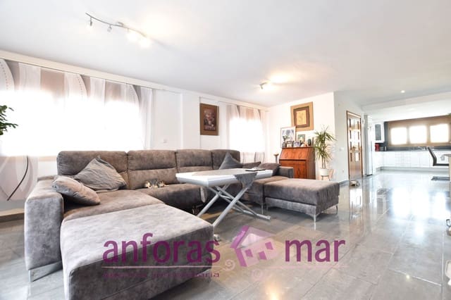 4 soverom Villa til salgs i Torredembarra med svømmebasseng garasje - € 750 000 (Ref: 8873855)