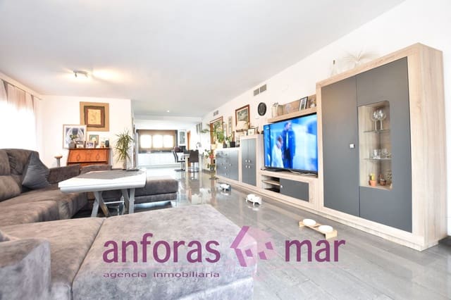 4 soverom Villa til salgs i Torredembarra med svømmebasseng garasje - € 750 000 (Ref: 8873855)