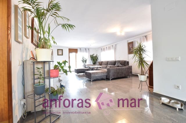 4 soverom Villa til salgs i Torredembarra med svømmebasseng garasje - € 750 000 (Ref: 8873855)