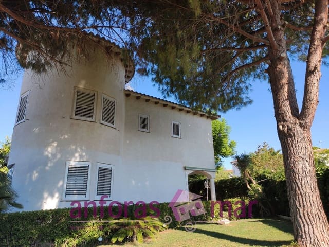 5 soveværelse Villa til salg i El Vendrell med swimmingpool garage - € 392.000 (Ref: 9135909)
