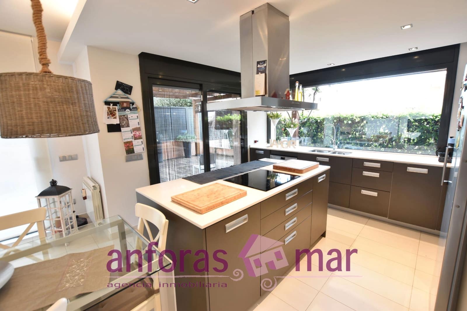 4 soveværelse Semi-Rækkehus til salg i Torredembarra med swimmingpool garage - € 575.000 (Ref: 9153383)