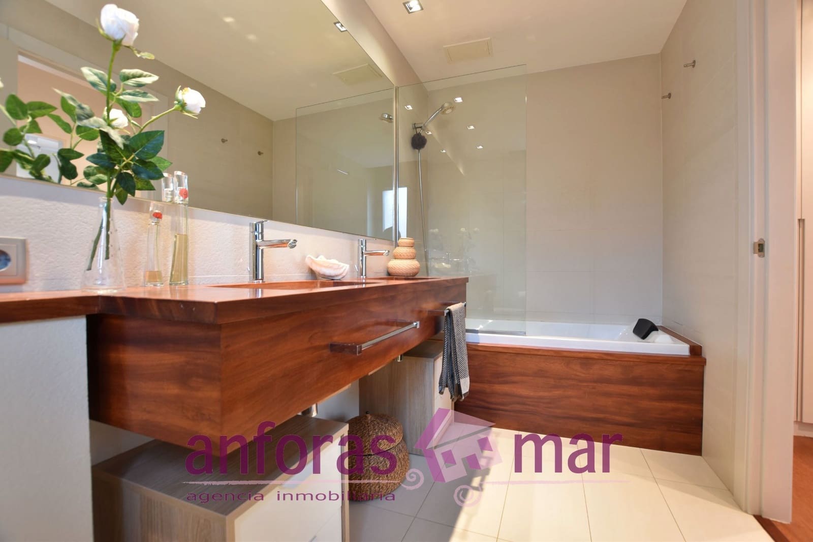 4 soveværelse Semi-Rækkehus til salg i Torredembarra med swimmingpool garage - € 575.000 (Ref: 9153383)