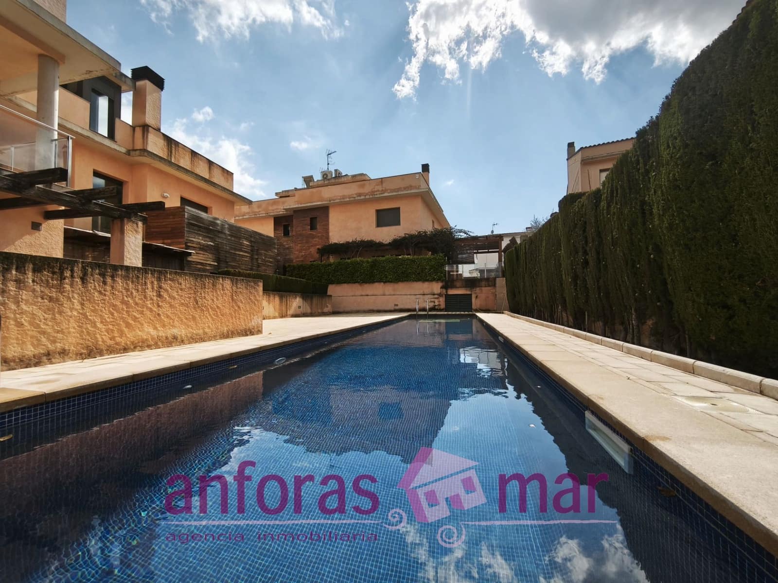 4 soveværelse Semi-Rækkehus til salg i Torredembarra med swimmingpool garage - € 575.000 (Ref: 9153383)