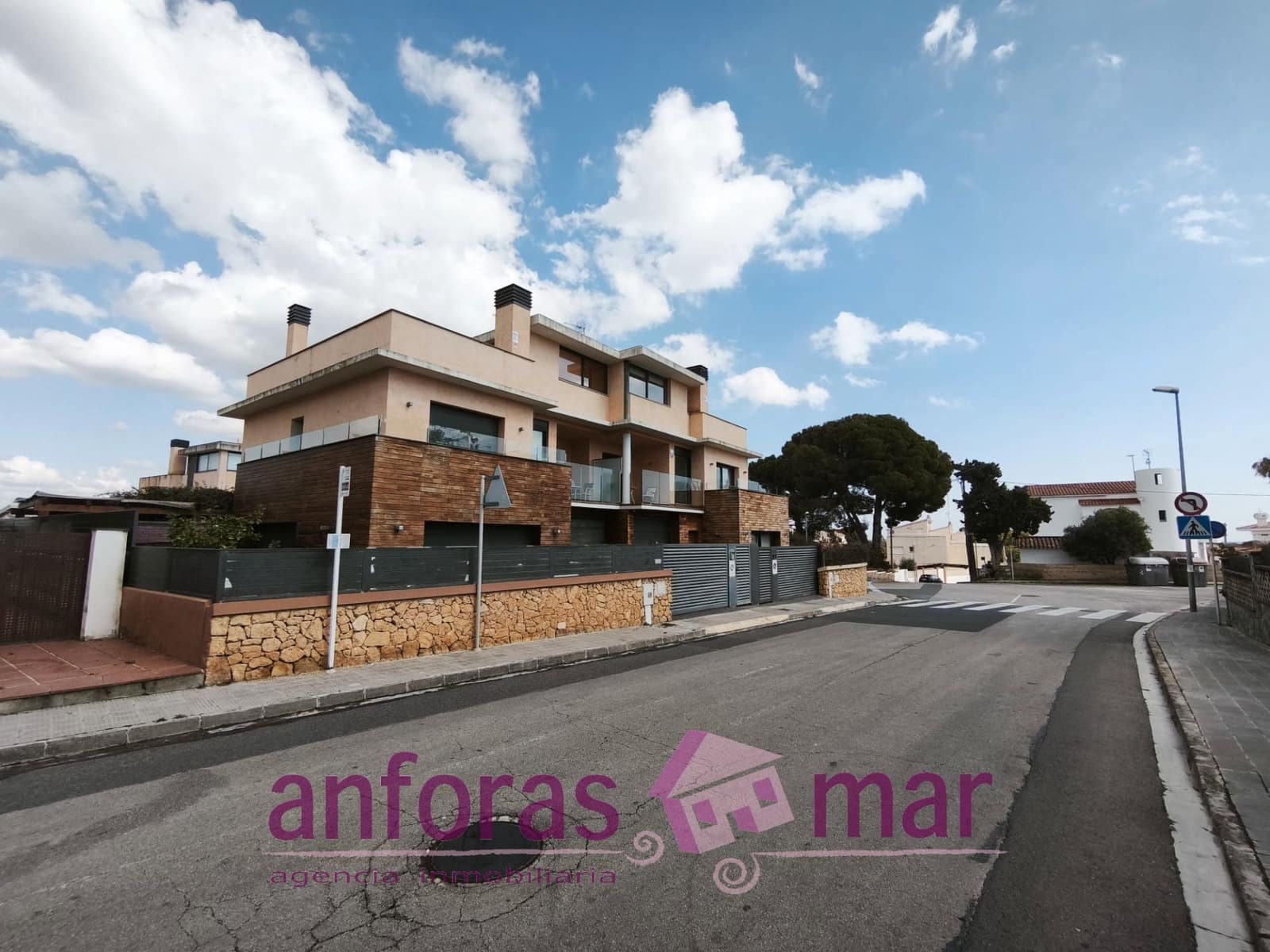 4 soveværelse Semi-Rækkehus til salg i Torredembarra med swimmingpool garage - € 575.000 (Ref: 9153383)