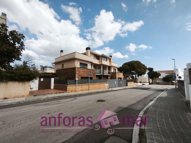 4 soveværelse Semi-Rækkehus til salg i Torredembarra med swimmingpool garage - € 575.000 (Ref: 9153383)