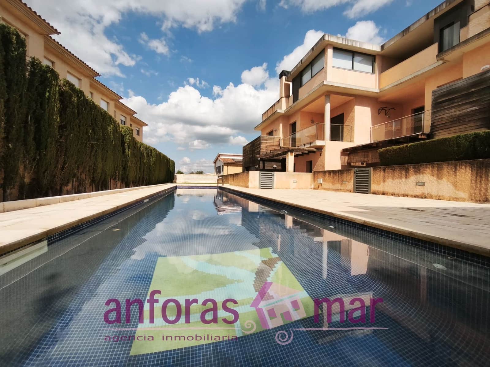 4 soveværelse Semi-Rækkehus til salg i Torredembarra med swimmingpool garage - € 575.000 (Ref: 9153383)