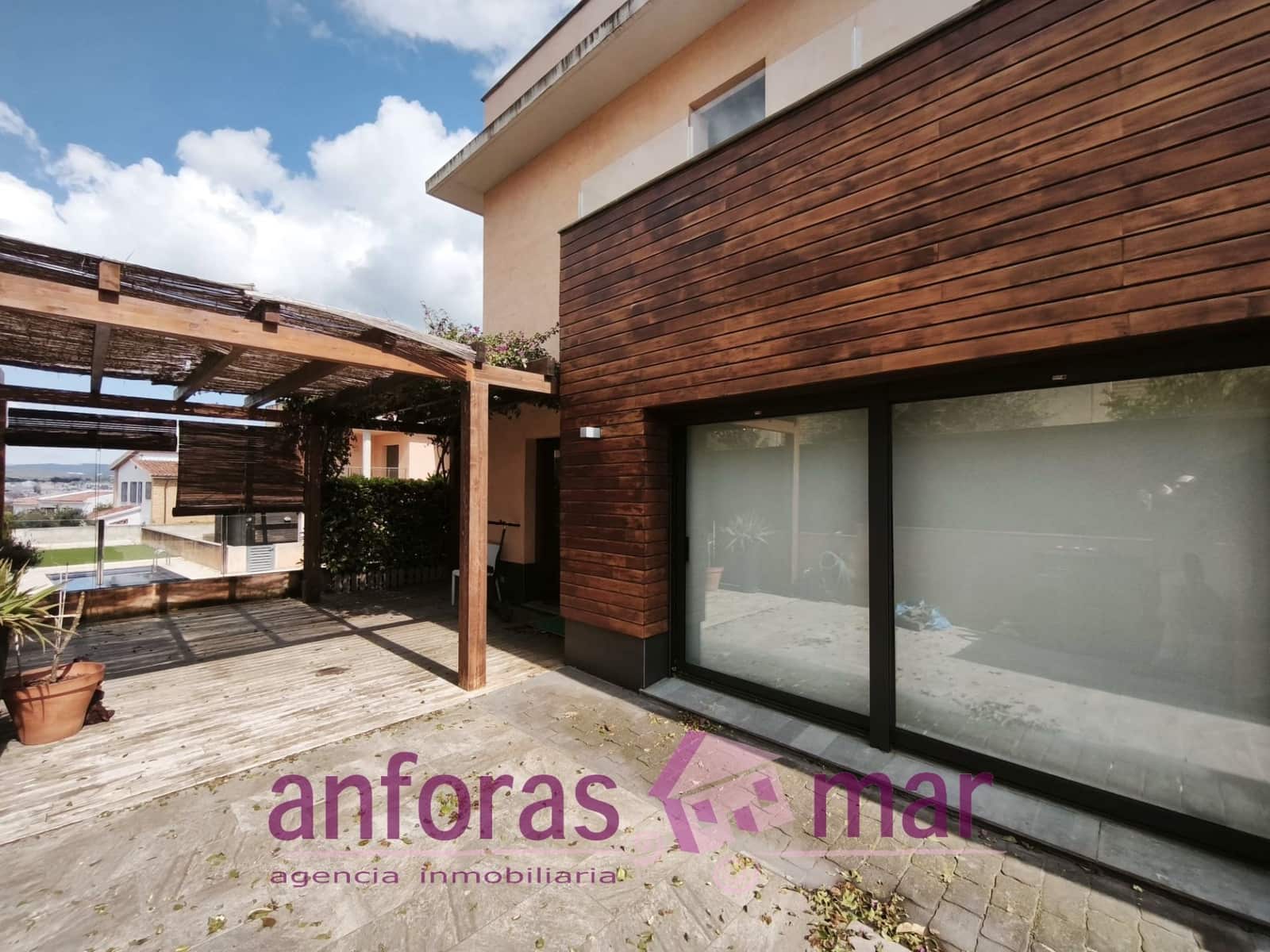 4 soveværelse Semi-Rækkehus til salg i Torredembarra med swimmingpool garage - € 575.000 (Ref: 9153383)