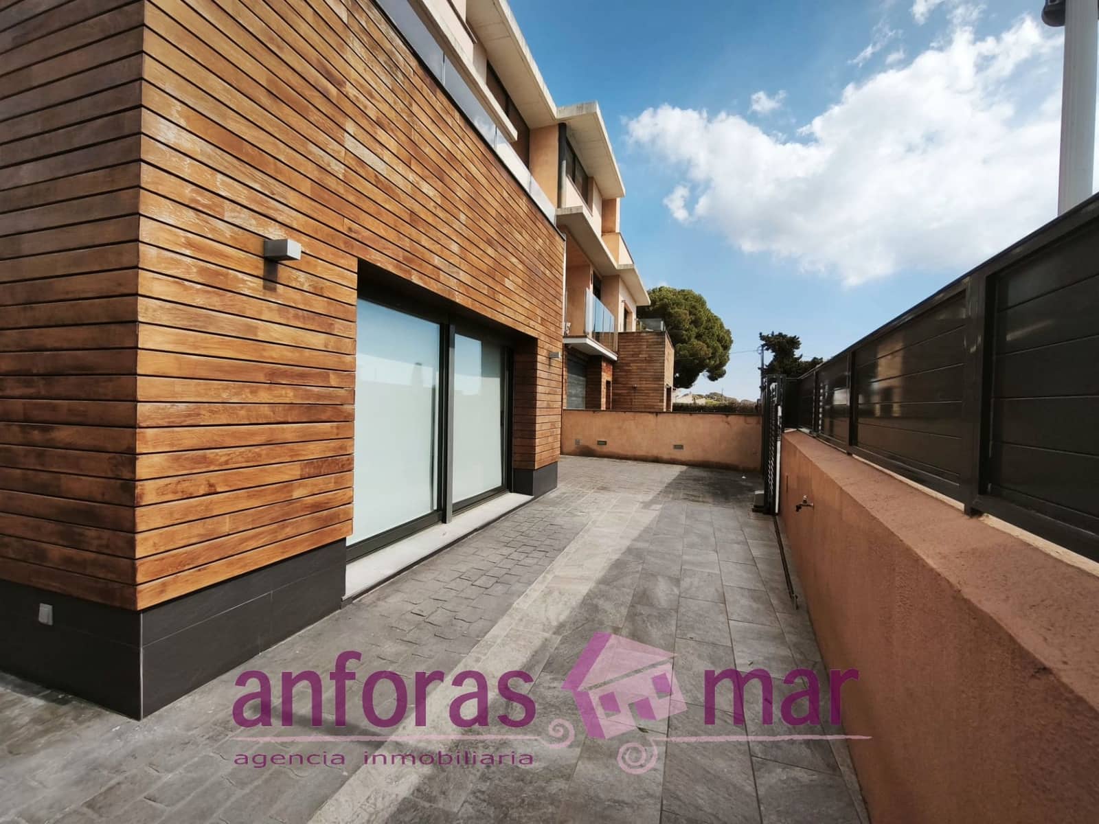 4 soveværelse Semi-Rækkehus til salg i Torredembarra med swimmingpool garage - € 575.000 (Ref: 9153383)