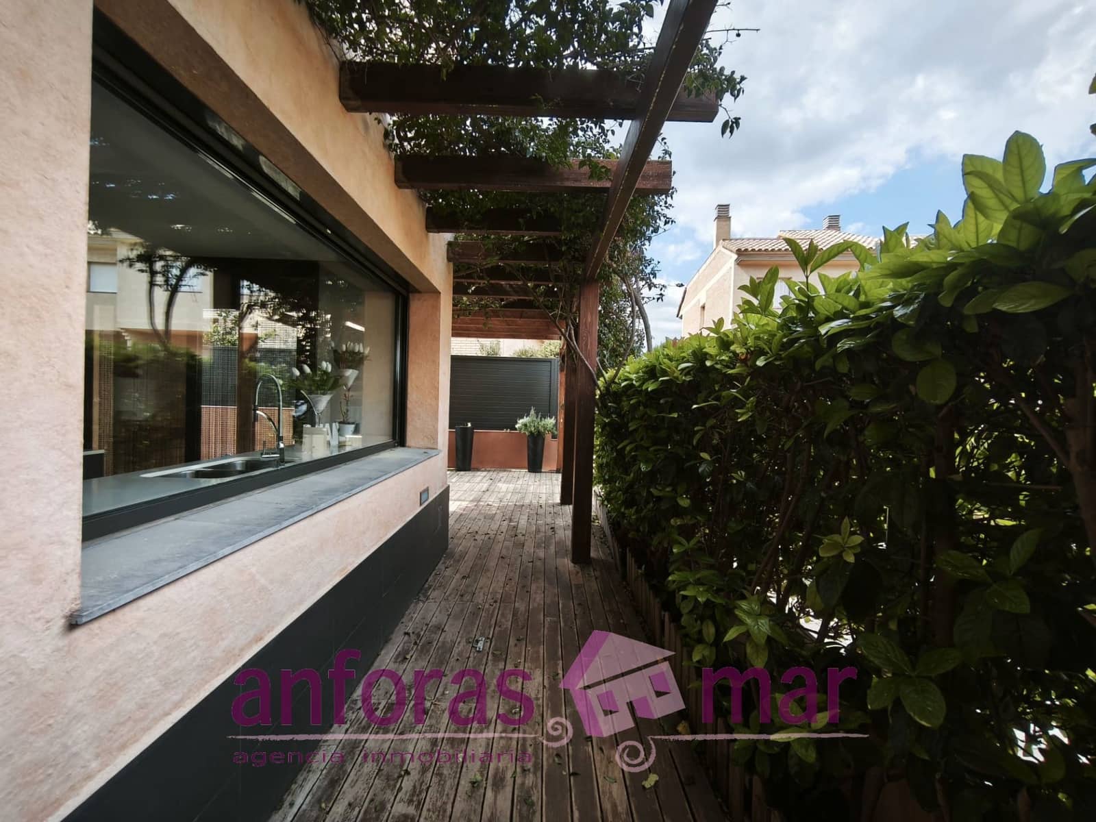 4 soveværelse Semi-Rækkehus til salg i Torredembarra med swimmingpool garage - € 575.000 (Ref: 9153383)