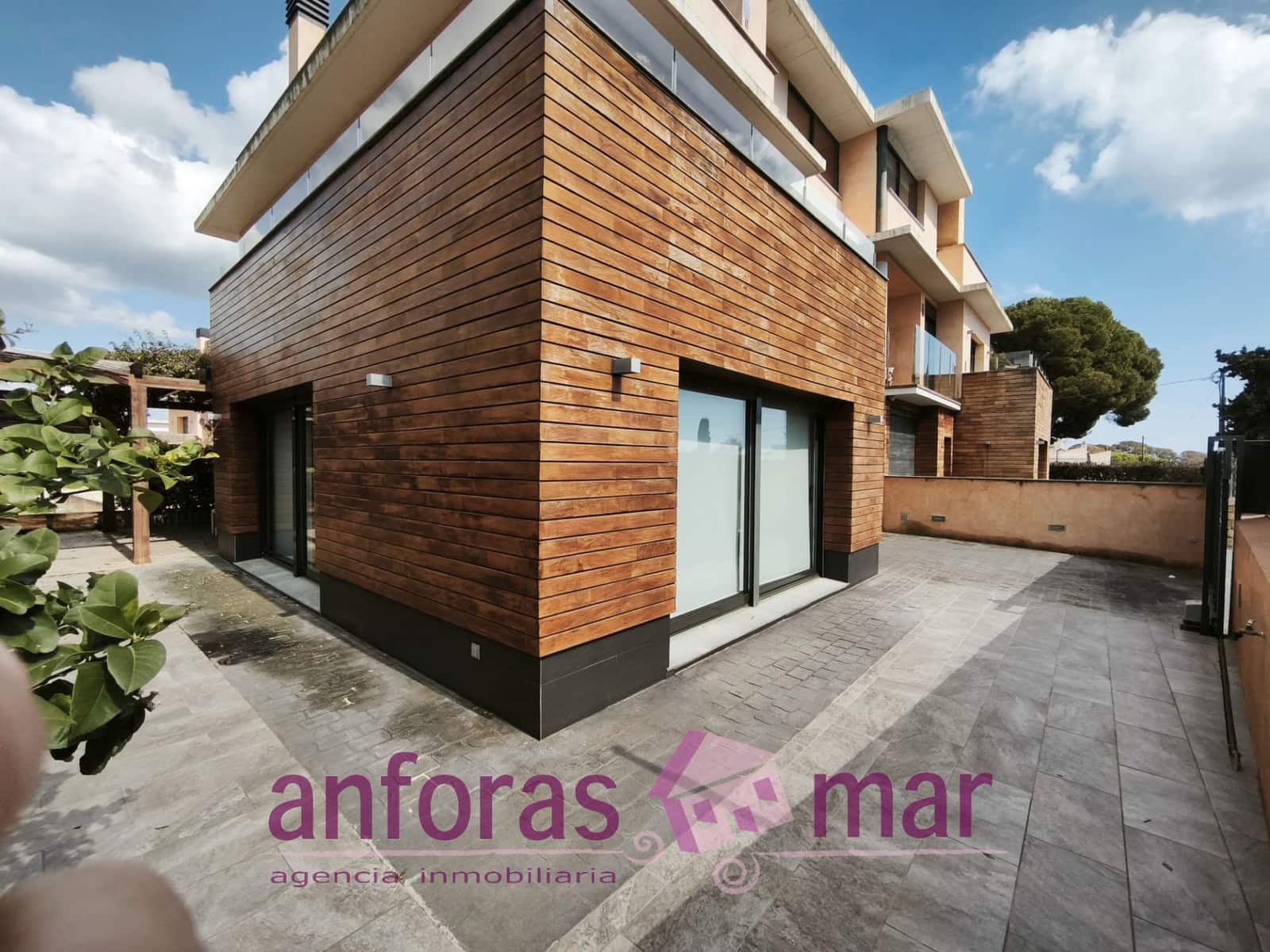 4 soveværelse Semi-Rækkehus til salg i Torredembarra med swimmingpool garage - € 575.000 (Ref: 9153383)