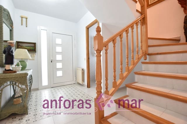 4 bedroom Semi-detached Villa for rent in El Vendrell with pool garage - € 1,260 (Ref: 9153384)