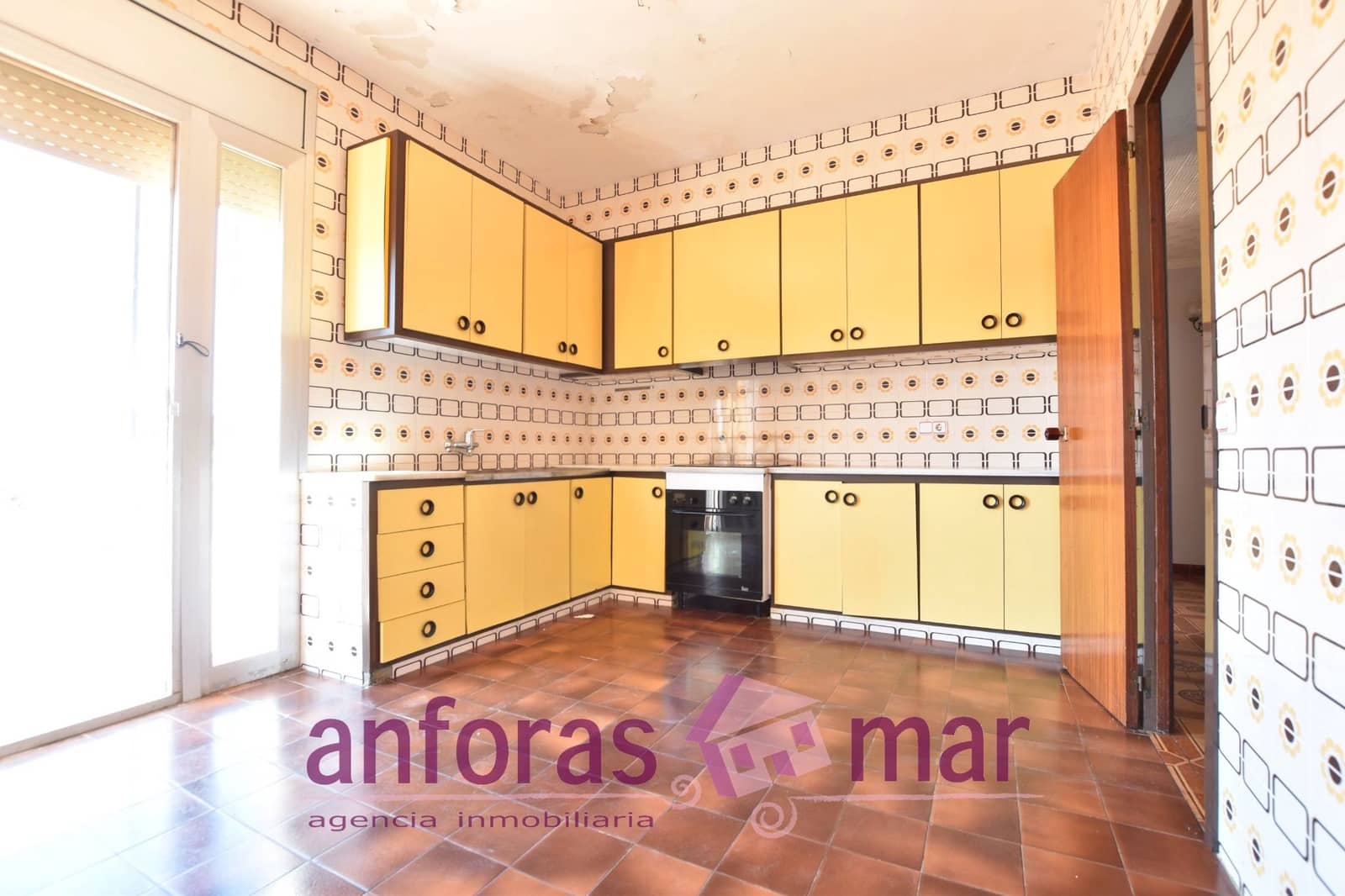 6 bedroom Townhouse for sale in Albinyana - € 210,000 (Ref: 9161321)