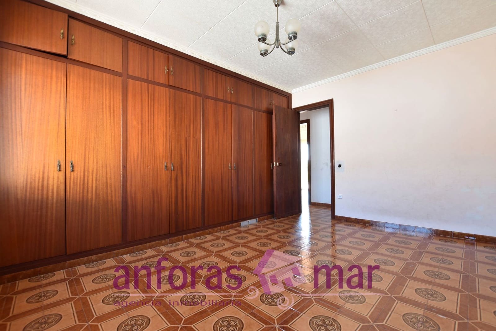 6 bedroom Townhouse for sale in Albinyana - € 210,000 (Ref: 9161321)
