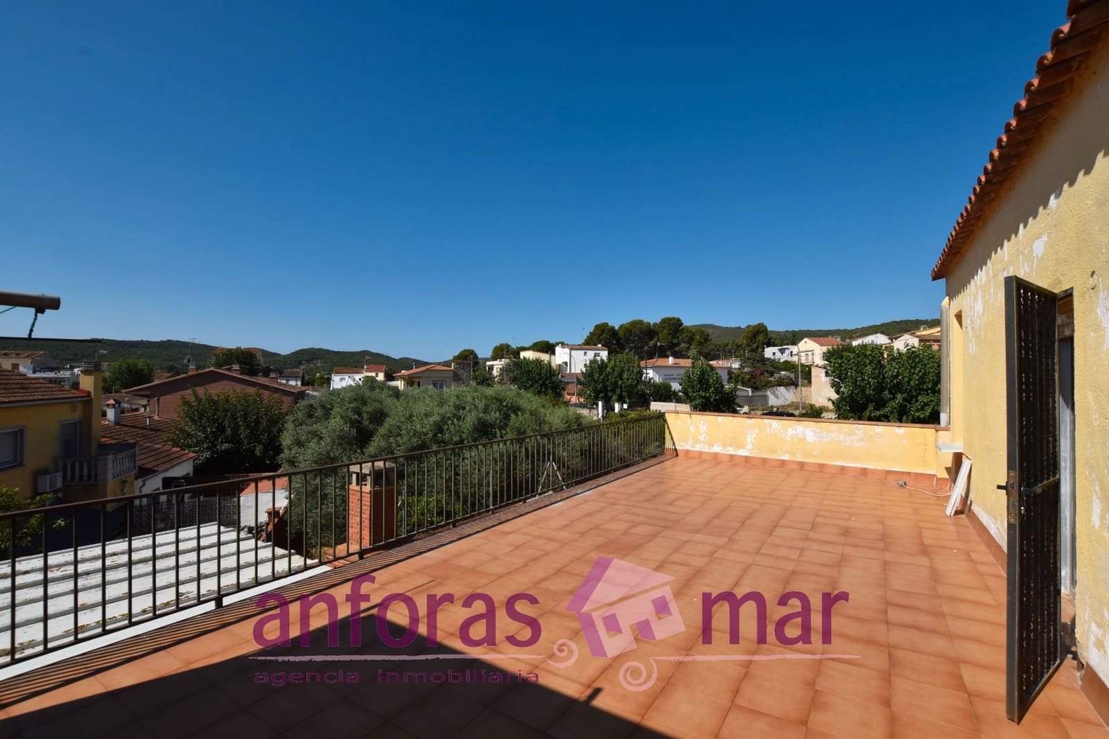 6 bedroom Townhouse for sale in Albinyana - € 210,000 (Ref: 9161321)