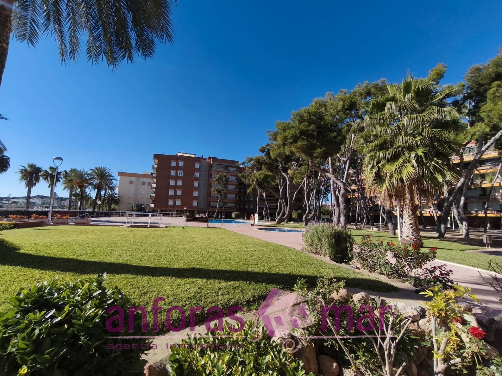 4 sypialnia Penthouse na sprzedaż w Torredembarra z basenem garażem - 630 000 € (Ref: 9432519)