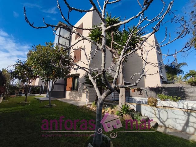 4 soverom Villa til salgs i Torredembarra med garasje - € 399 000 (Ref: 9570286)