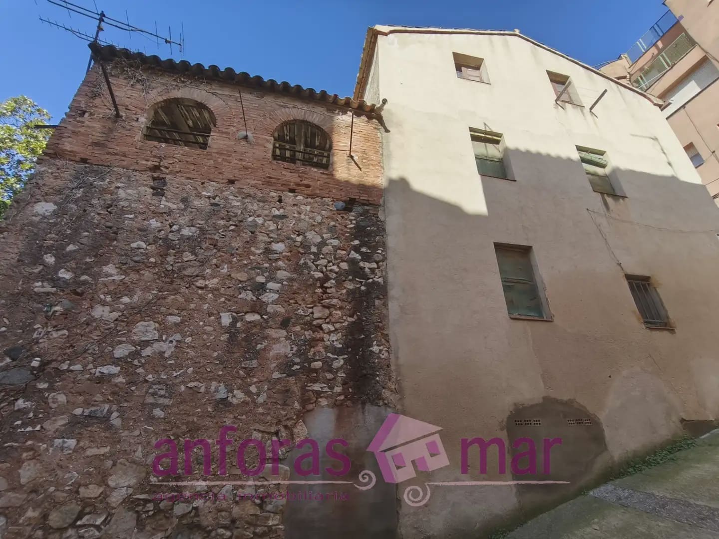 12 bedroom Townhouse for sale in La Riba - € 84,000 (Ref: 9758133)