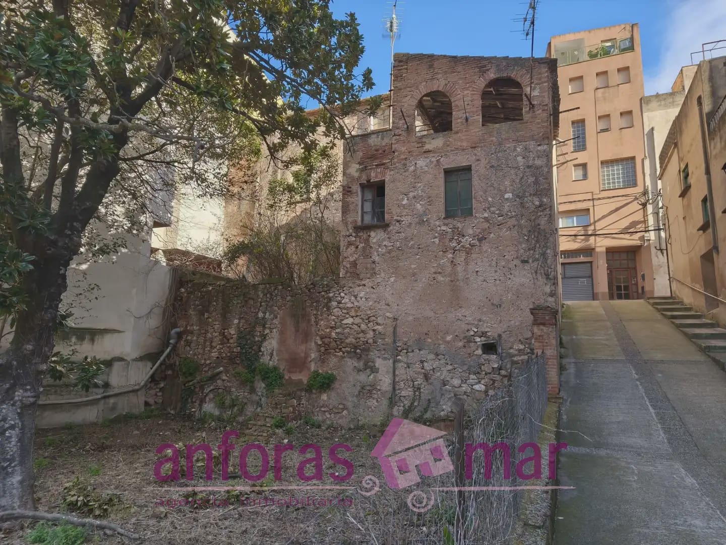 12 bedroom Townhouse for sale in La Riba - € 84,000 (Ref: 9758133)