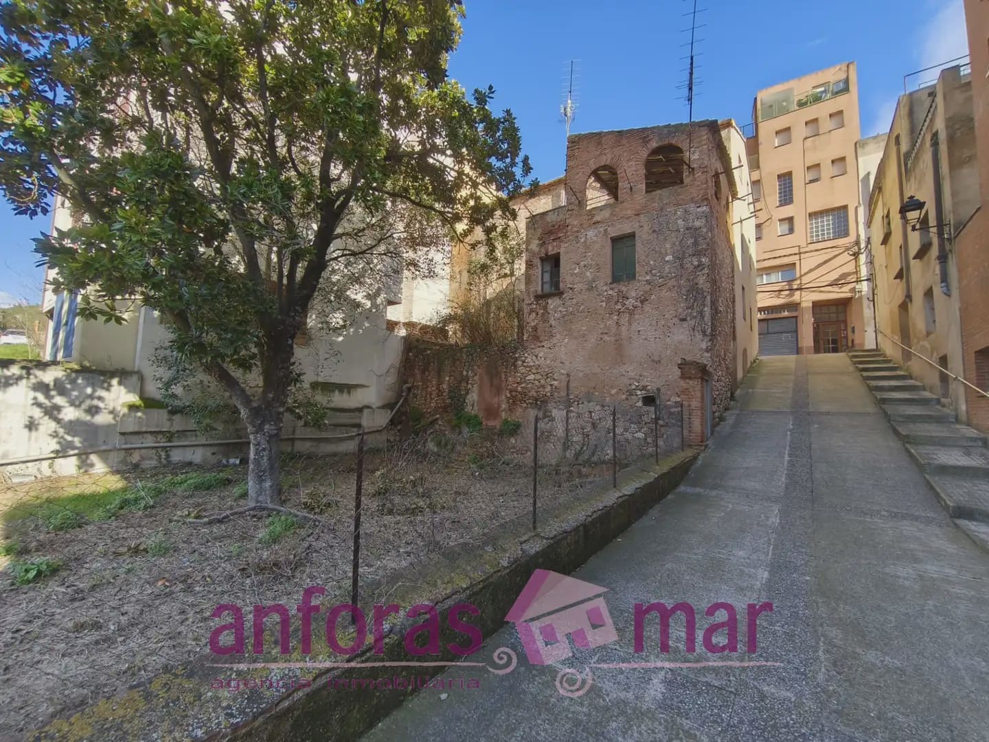 12 bedroom Townhouse for sale in La Riba - € 84,000 (Ref: 9758133)