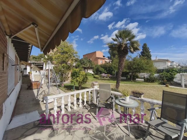 3 soveværelse Villa til salg i El Vendrell med swimmingpool garage - € 417.000 (Ref: 9783535)