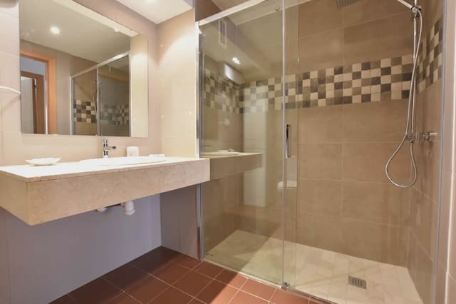 Piso de 2 habitaciones en Torredembarra en alquiler con garaje - 1.500 € (Ref: 9839699)