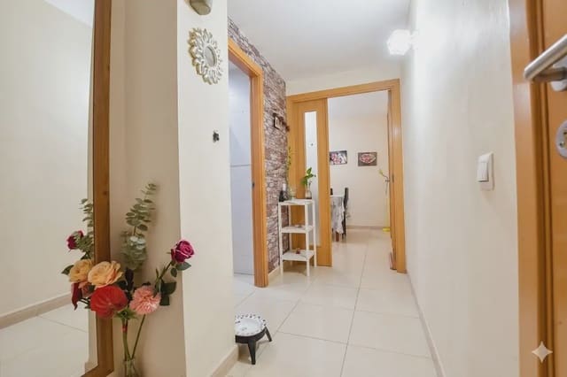 2 slaapkamer Flat te huur in Valls - € 600 (Ref: 9885235)