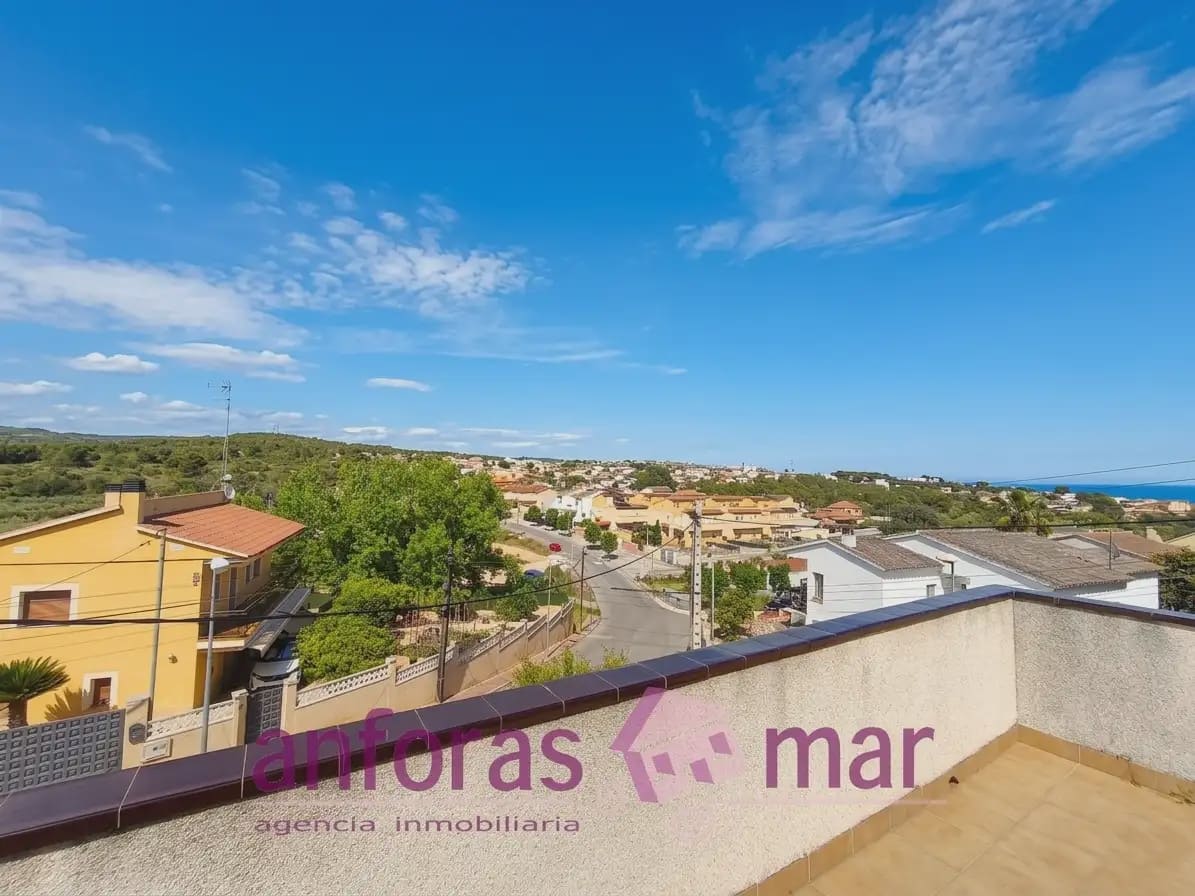 6 bedroom Semi-detached Villa for rent in Creixell with garage - € 1,148 (Ref: 9889126)